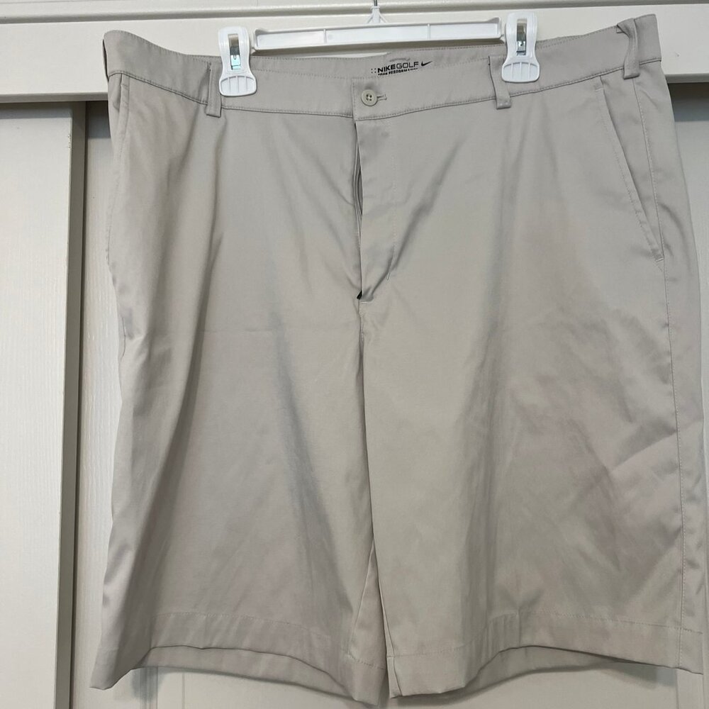 Men's White Shorts - Nike Golf Dri-Fit - Size 40 - 11 in Inseam - 22 In Long